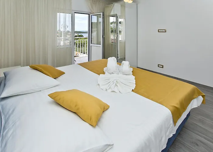 ホステル Zorana フヴァル